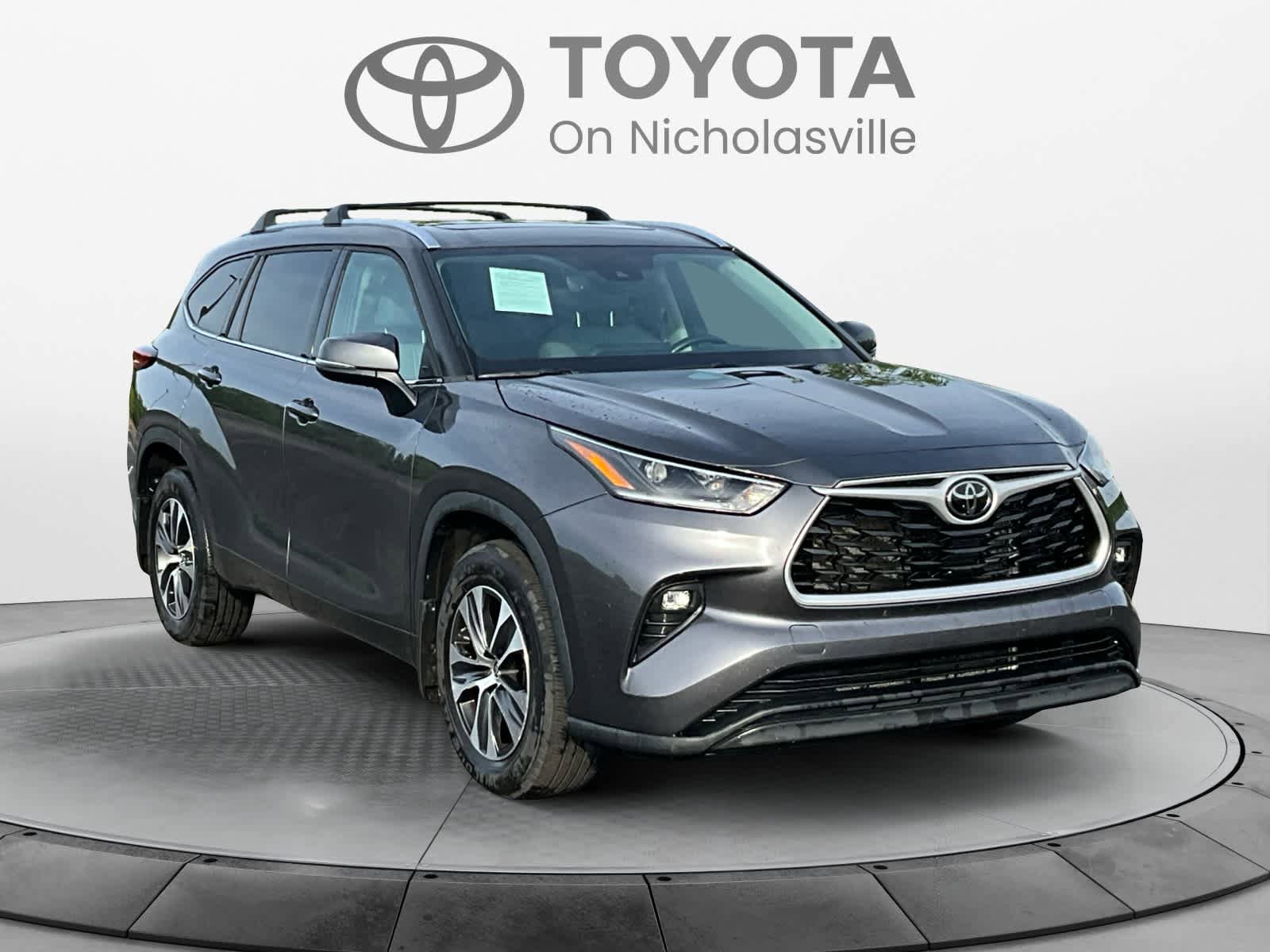 Used 2021 Toyota Highlander XLE AWD/4WD image 8