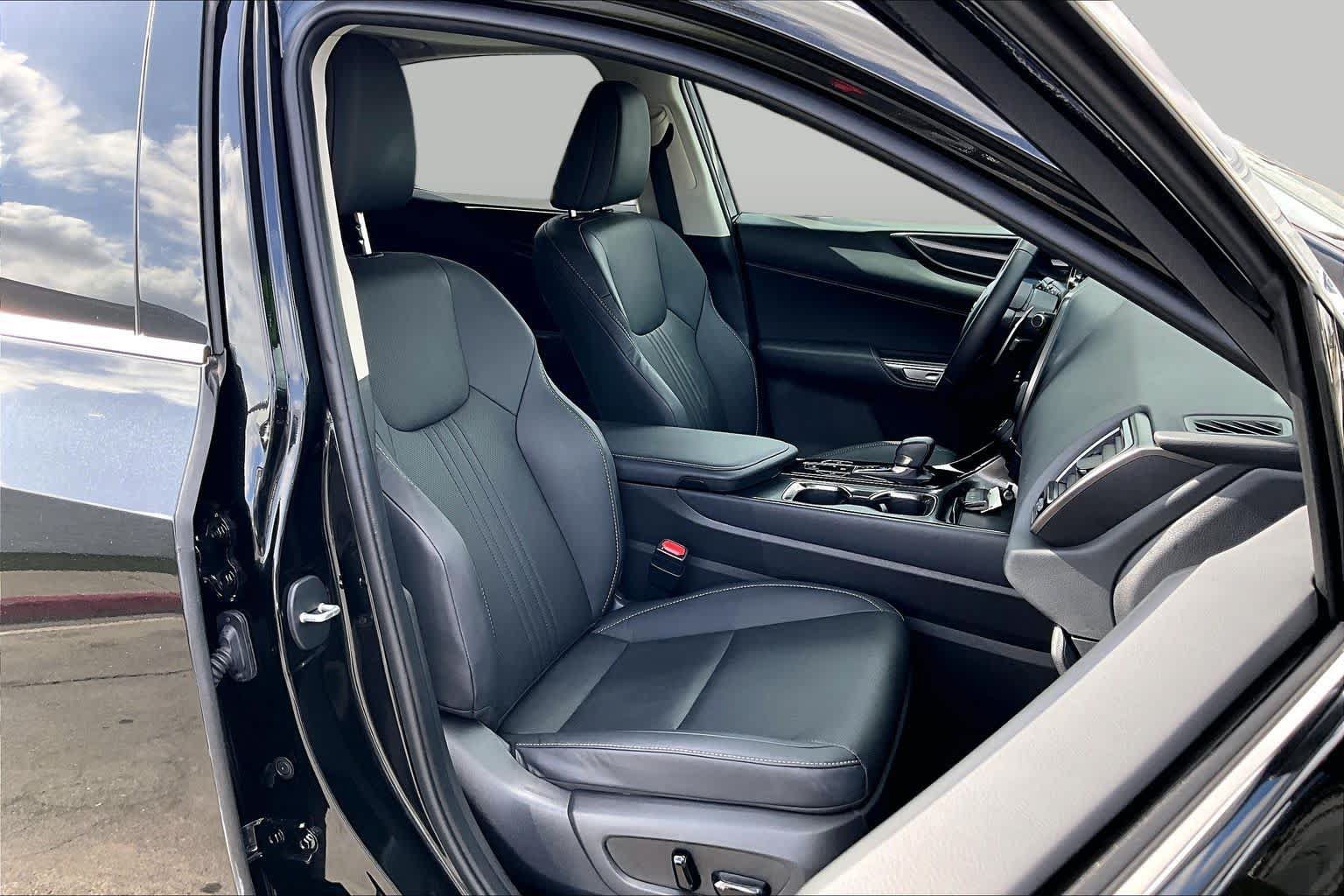 Used 2025 Lexus NX 250 FWD image 8