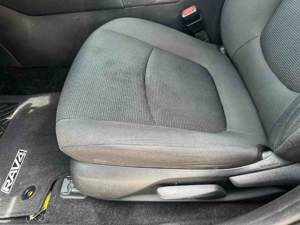 Used 2020 Toyota RAV4 LE FWD image 15