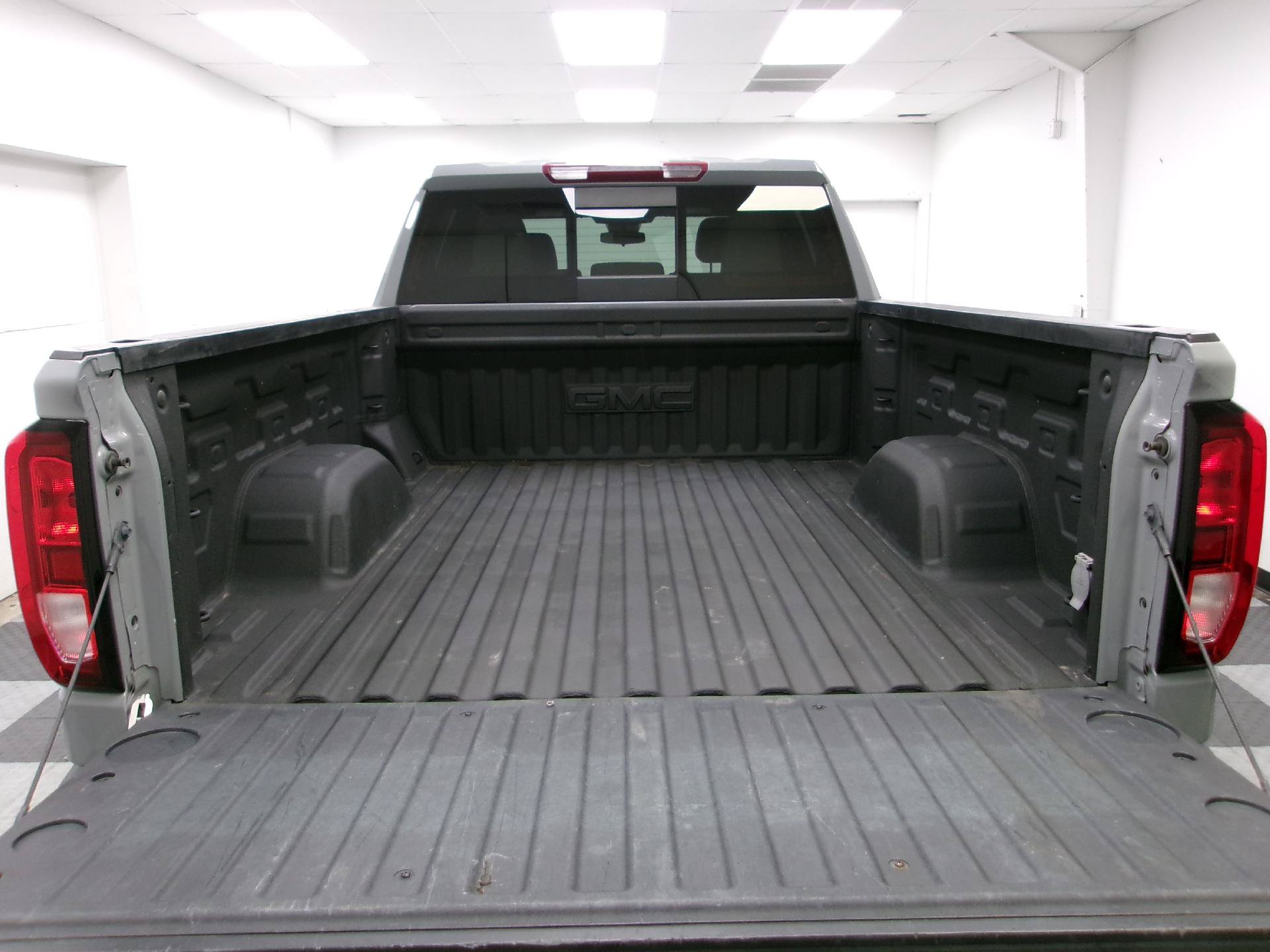 Used 2024 GMC Sierra 1500 SLE w/ Preferred Package AWD/4WD image 11