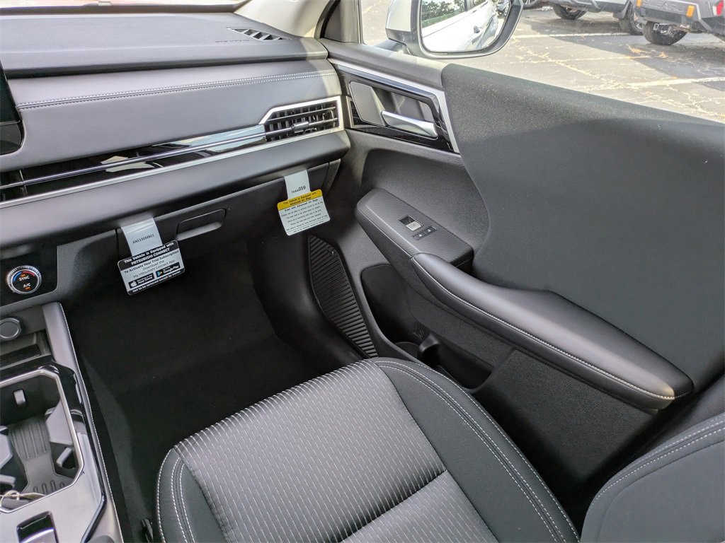 New 2025 Mitsubishi Outlander ES image 18