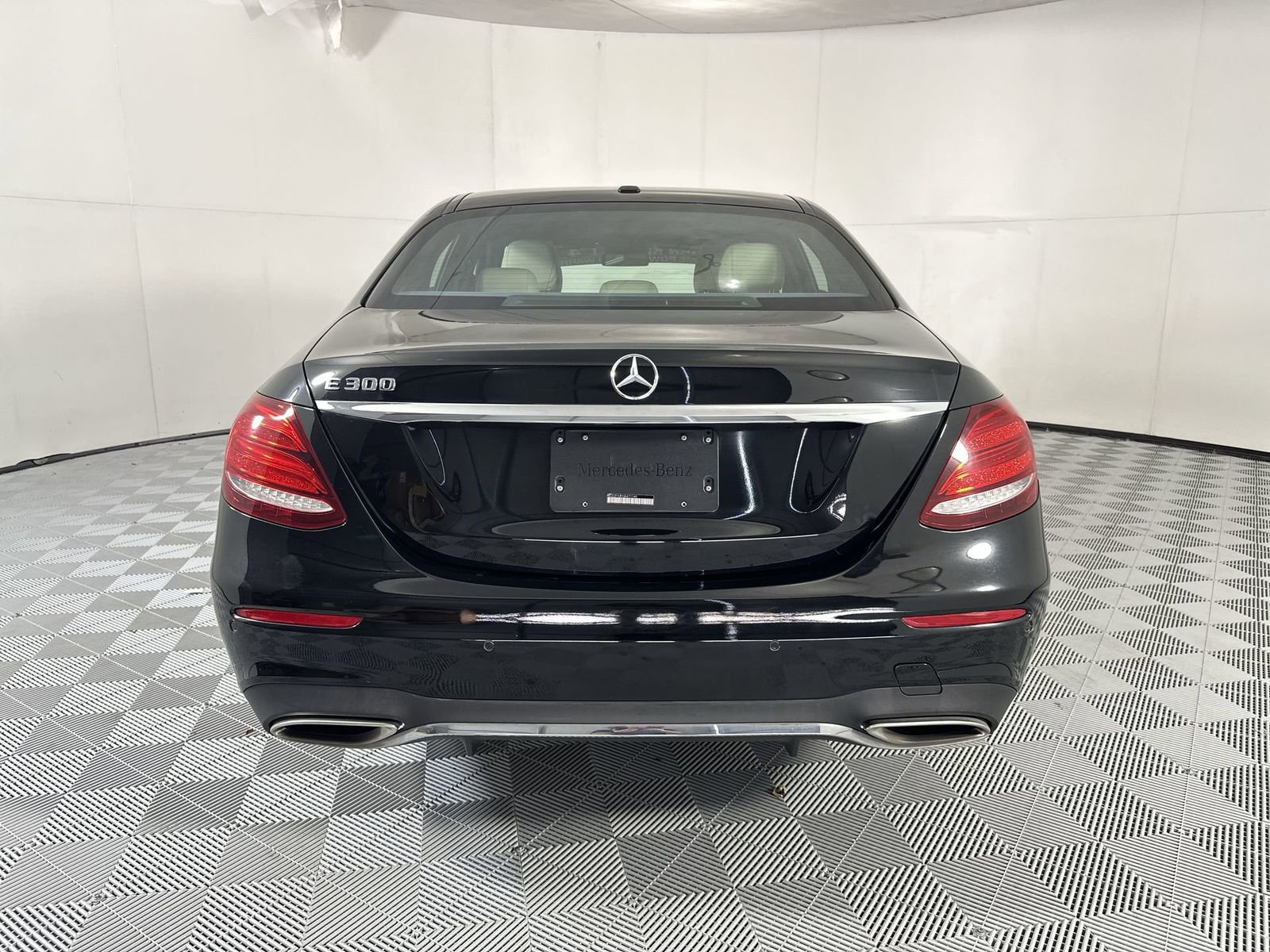 Used 2018 Mercedes-Benz E 300 image 7