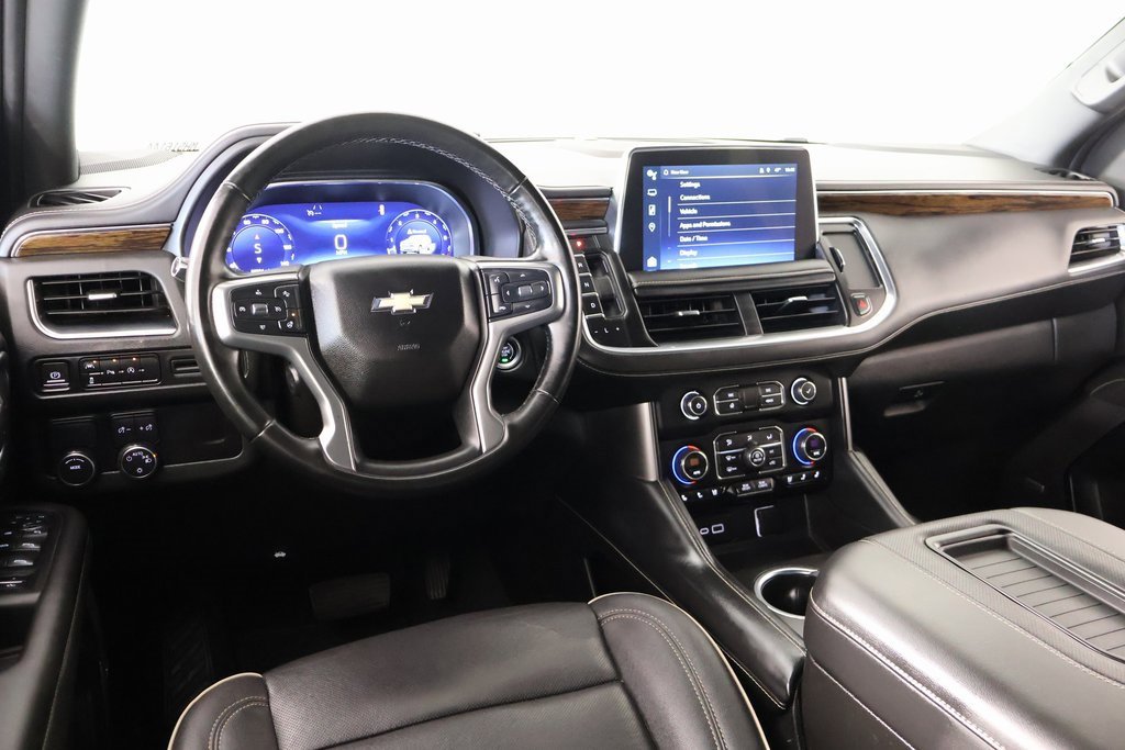 Used 2023 Chevrolet Suburban Premier image 2