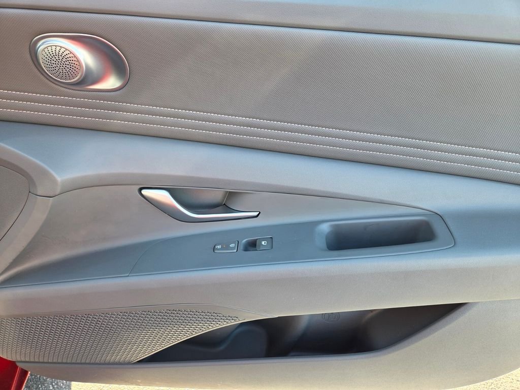 Used 2025 Hyundai Elantra SEL FWD image 22