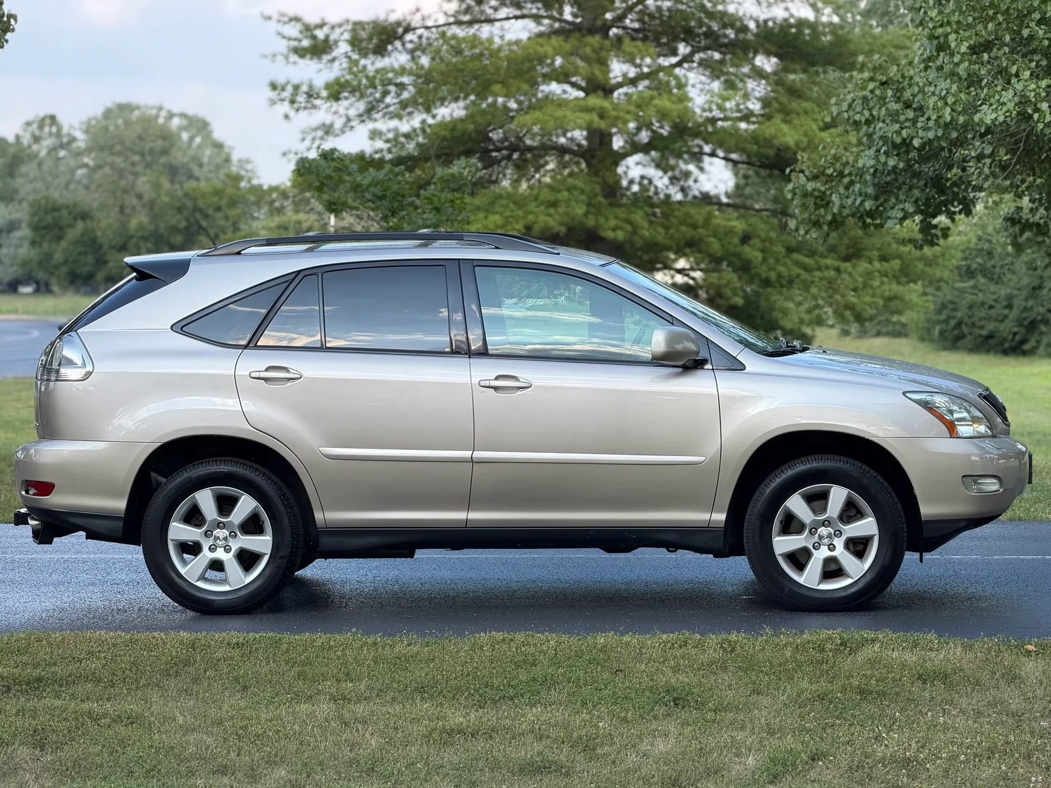 Used 2004 Lexus RX 330 AWD w/ Premium Pkg image 4