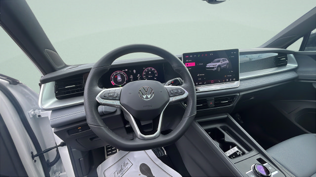 New 2026 Volkswagen Tiguan SE R-Line AWD/4WD image 13