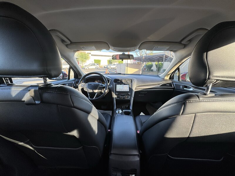 Used 2018 Ford Fusion SE w/ Equipment Group 201A FWD image 33