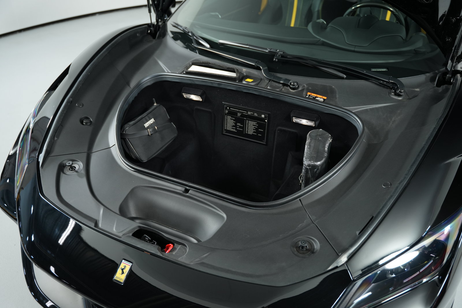 Used 2022 Ferrari F8 Spider RWD image 5