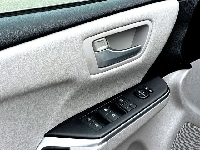 Used 2017 Toyota Camry LE image 10