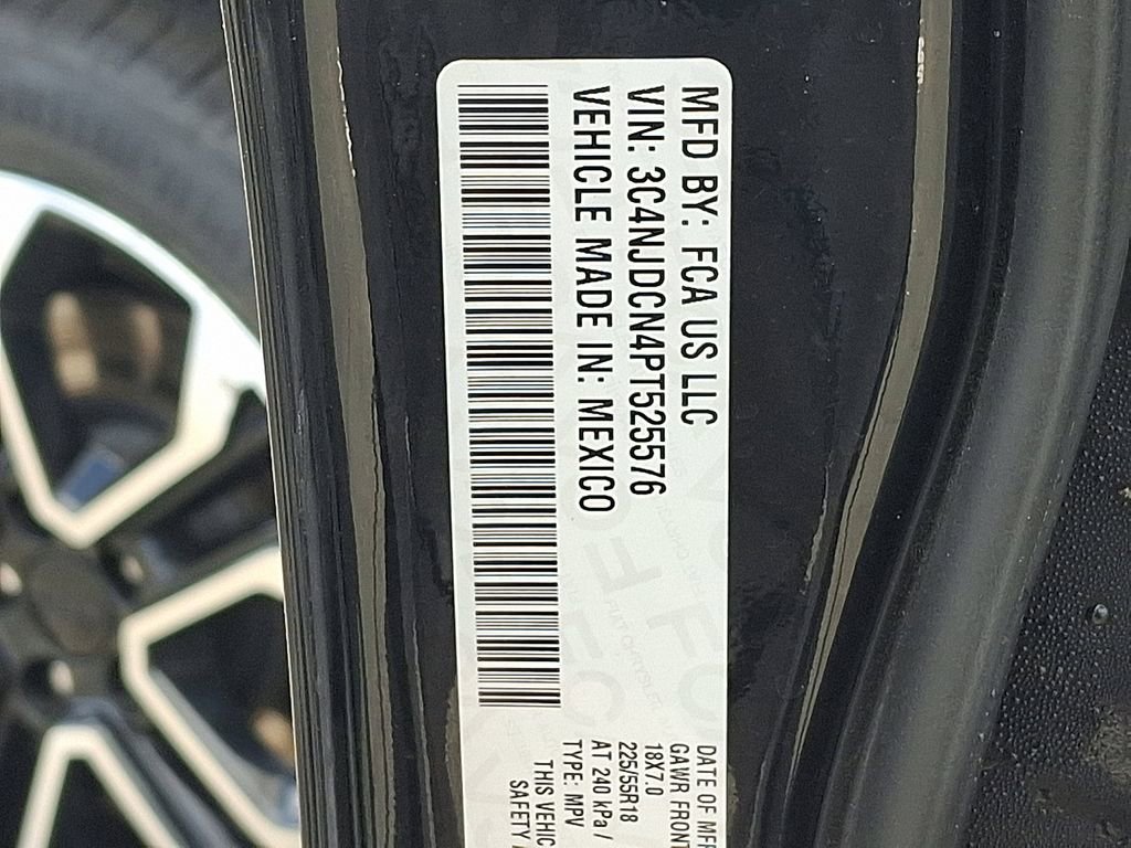 Used 2023 Jeep Compass Limited image 28