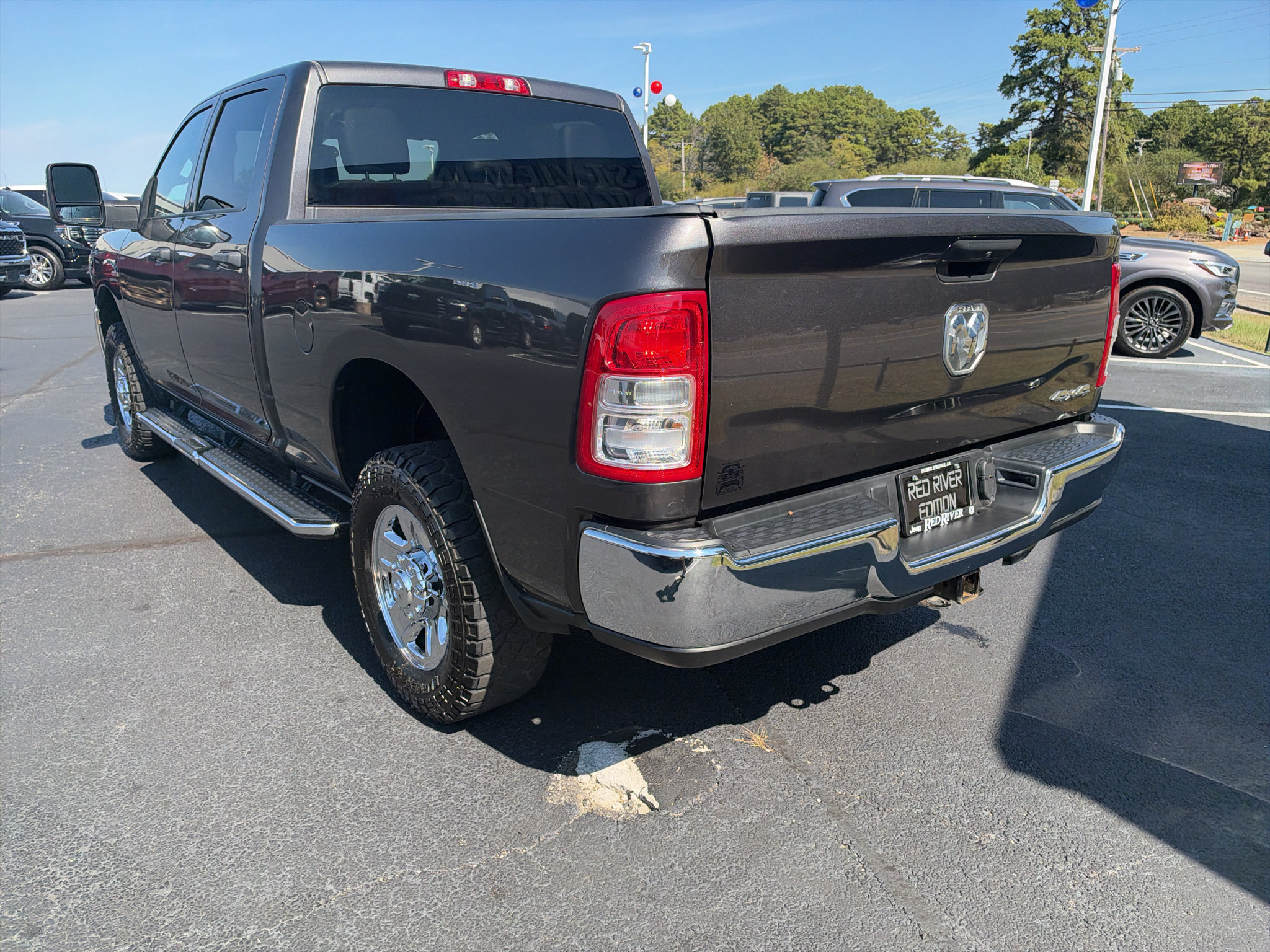 Used 2024 RAM 3500 Tradesman w/ Chrome Appearance Group AWD/4WD image 6