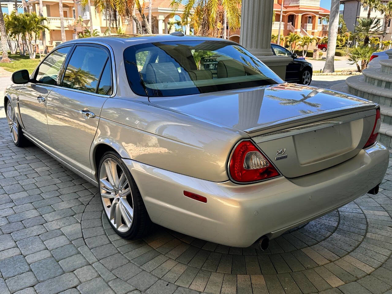 Used 2009 Jaguar XJ Vanden Plas Super V8 Portfolio image 27