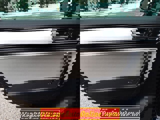 Used 2017 Volkswagen Touareg Wolfsburg Edition image 28