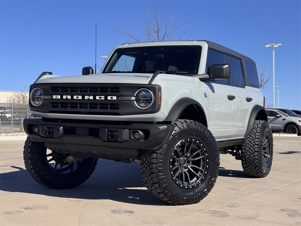 Used 2022 Ford Bronco Black Diamond image 2