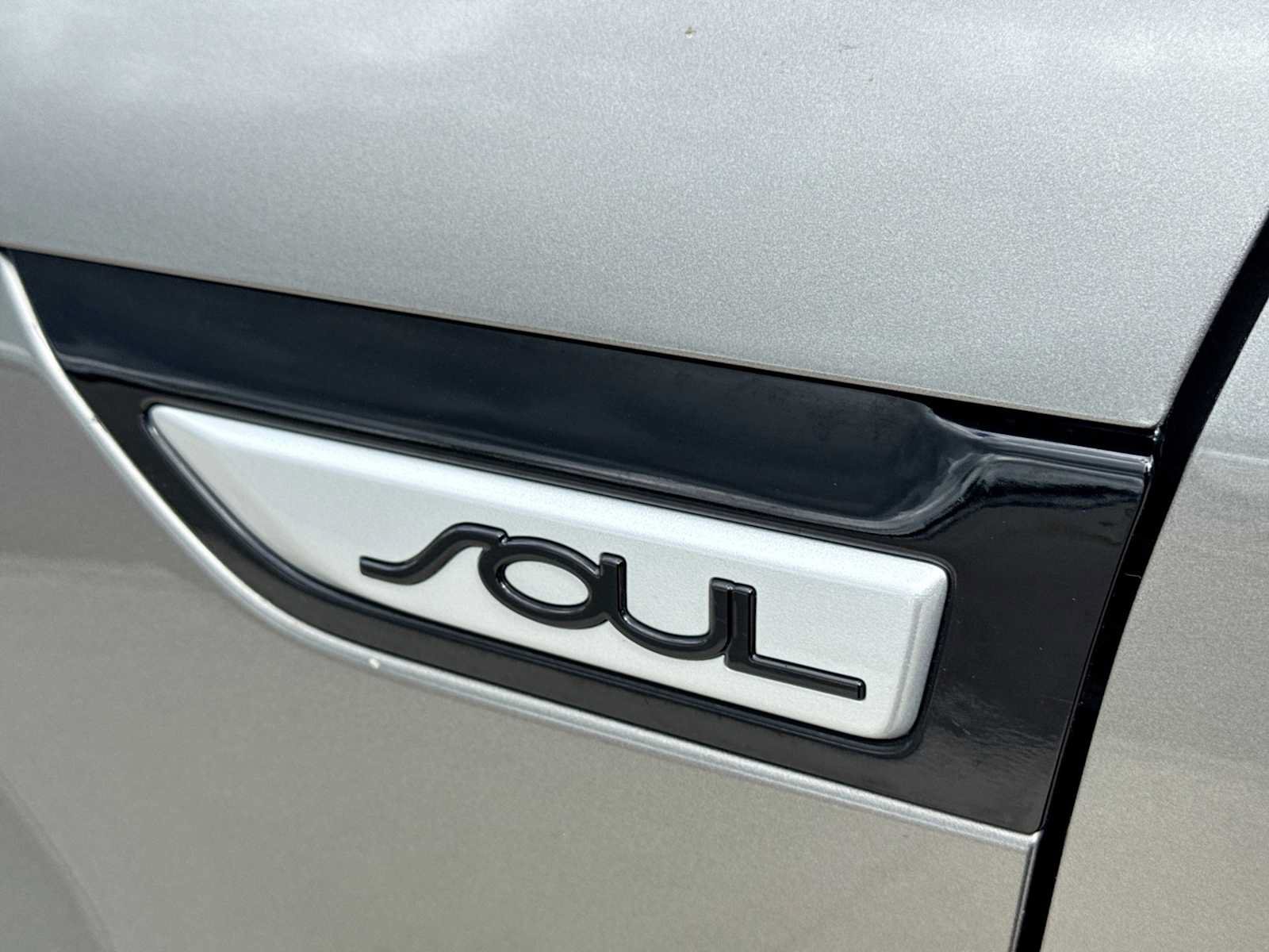 Used 2018 Kia Soul + FWD image 12