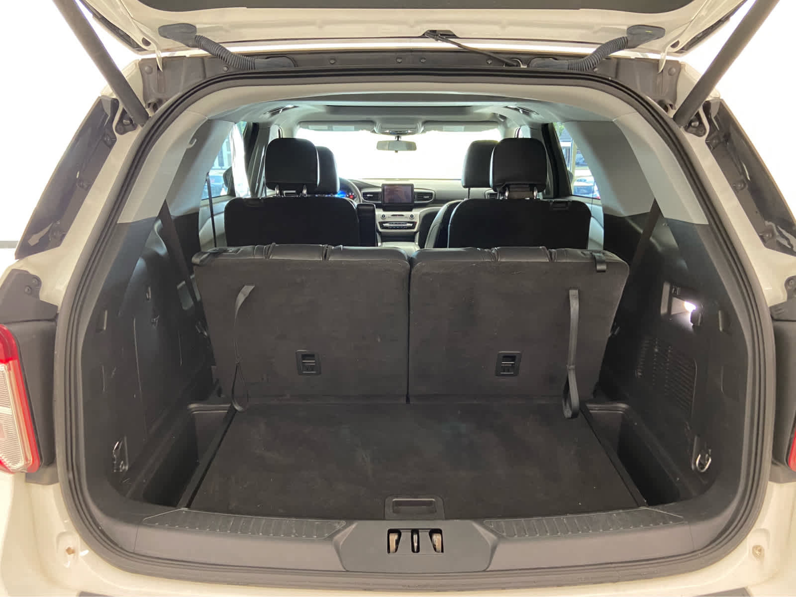 Used 2022 Ford Explorer XLT w/ Equipment Group 202A image 10