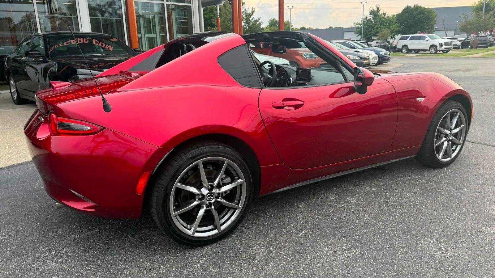 Used 2022 MAZDA MX-5 Miata RF Grand Touring RWD image 17