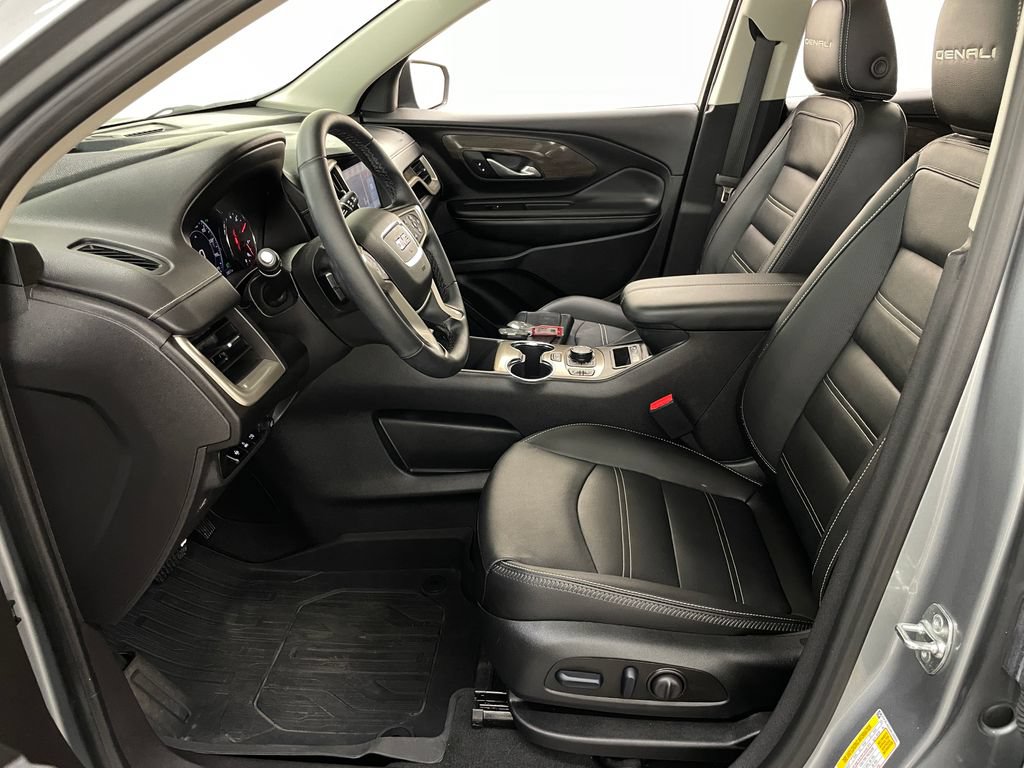 Certified 2024 GMC Terrain Denali w/ Denali Premium Package AWD/4WD image 9