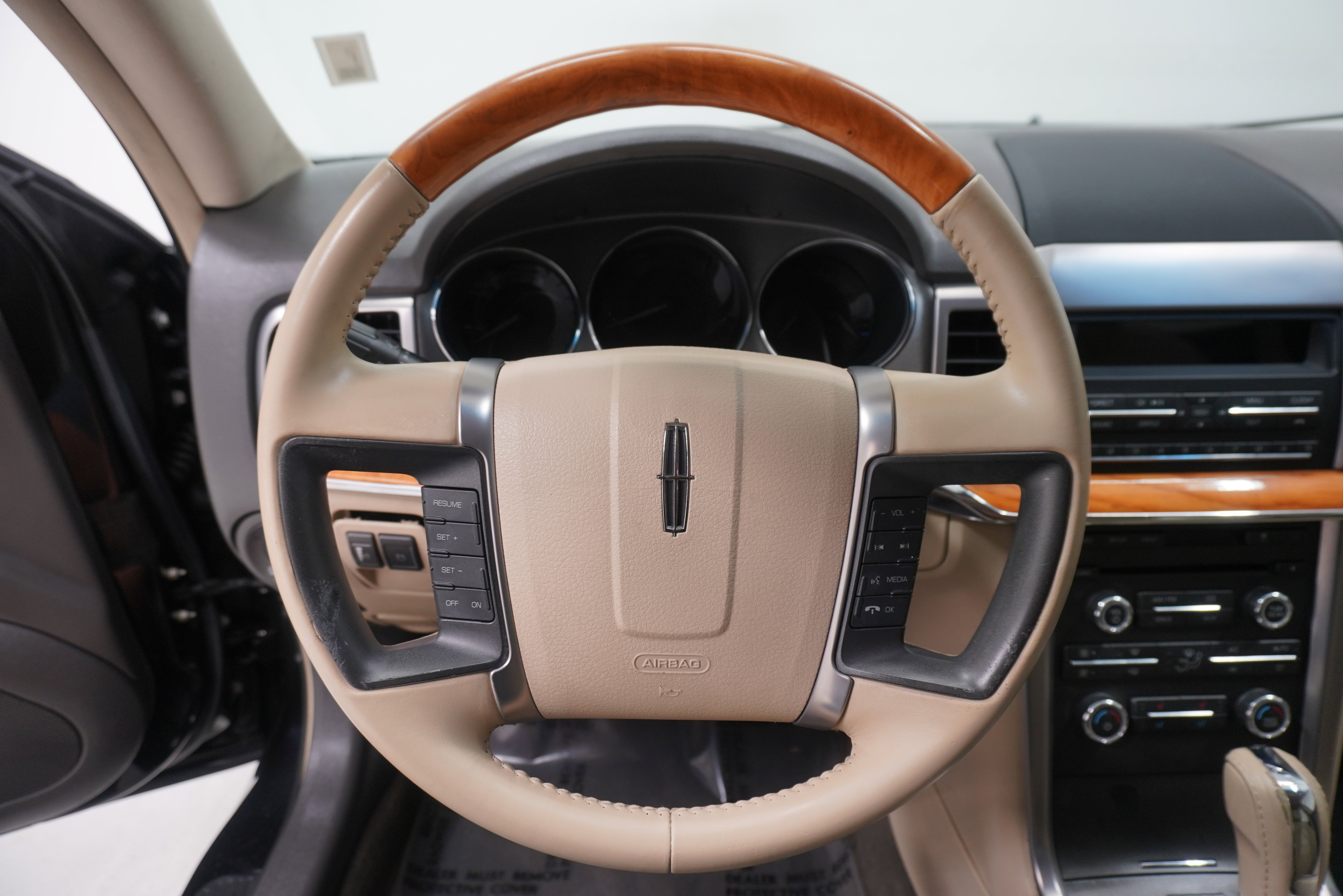 Used 2010 Lincoln MKZ image 16