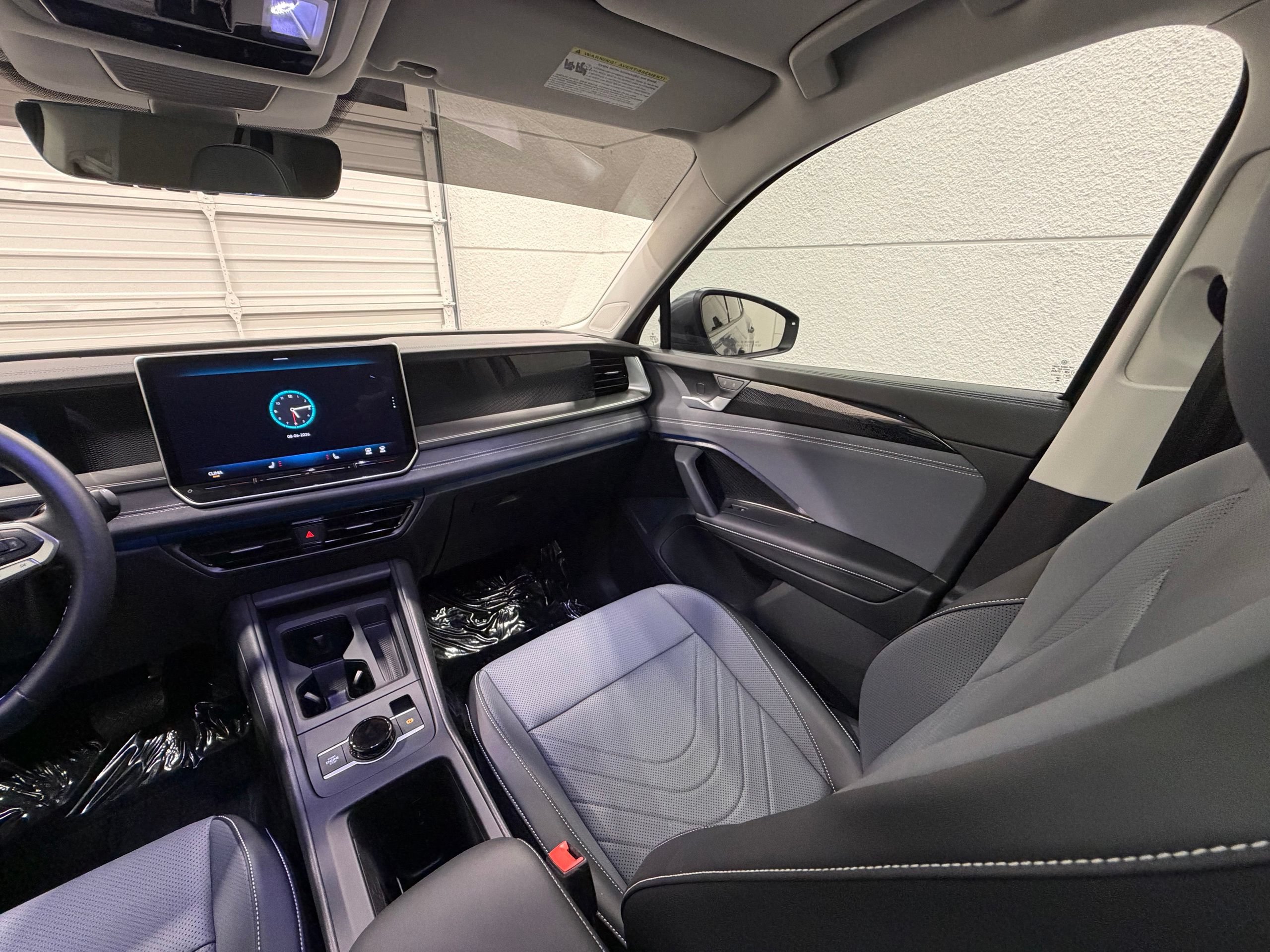 Used 2026 Volkswagen Tiguan SE w/ Panoramic Sunroof Package AWD/4WD image 32