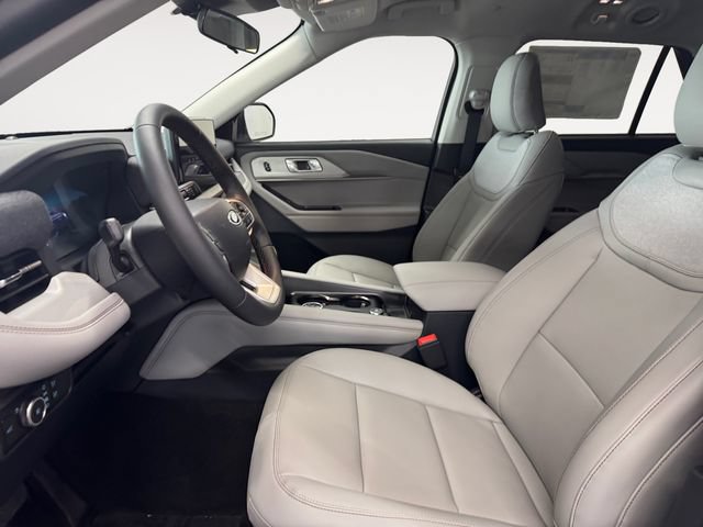 Used 2026 Ford Explorer Active w/ Active Comfort Package AWD/4WD image 7