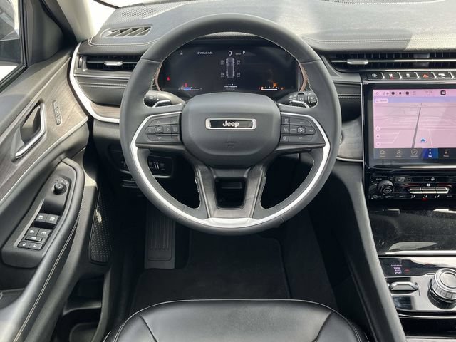 Used 2023 Jeep Grand Cherokee Limited AWD/4WD image 18