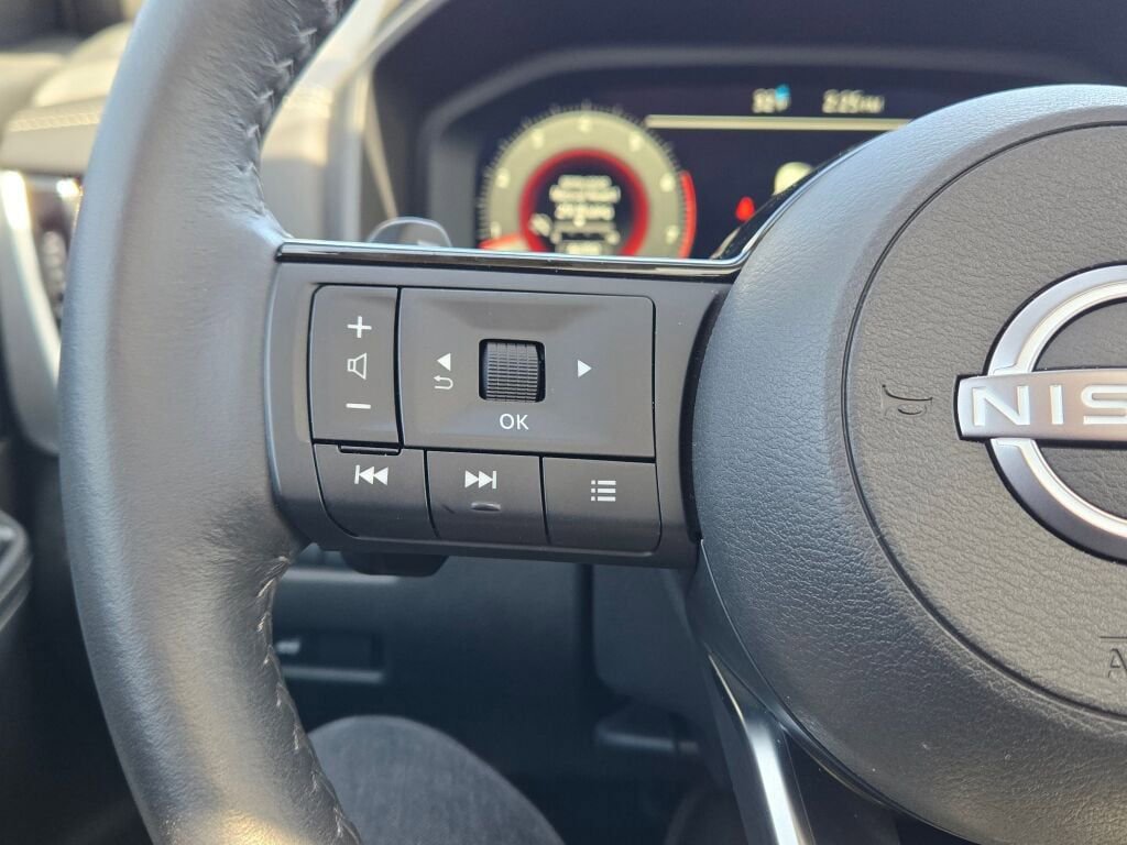 Used 2024 Nissan Rogue SL w/ SL Premium Package image 31