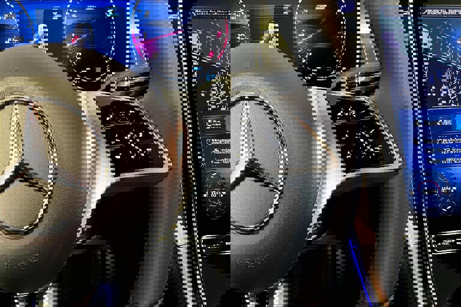 Used 2025 Mercedes-Benz GLC 300 4MATIC image 26