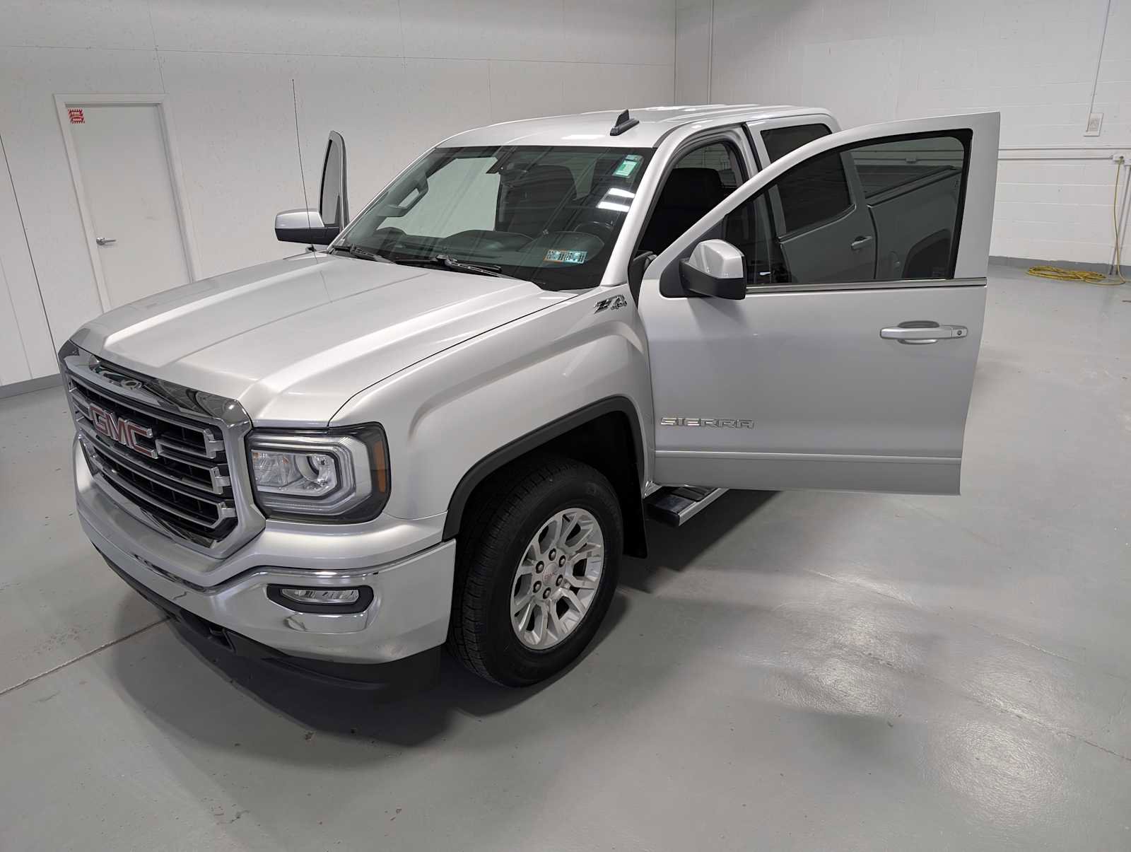 Used 2018 GMC Sierra 1500 SLE w/ SLE Value Package image 17