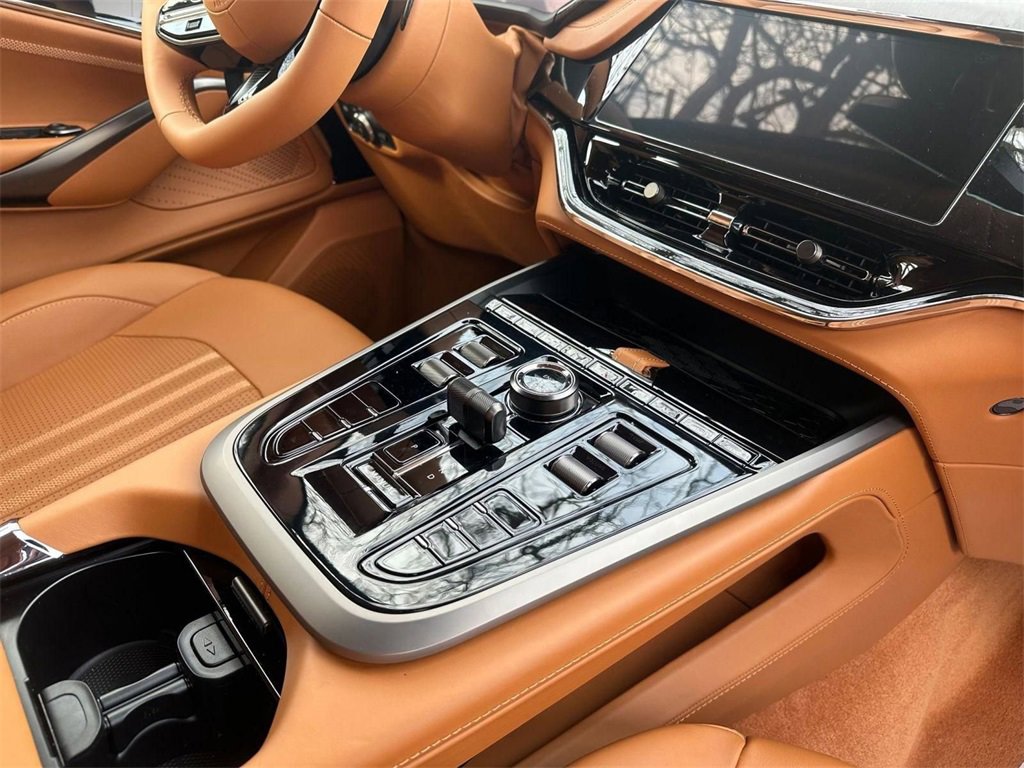 New 2026 Aston Martin DBX 707 image 24