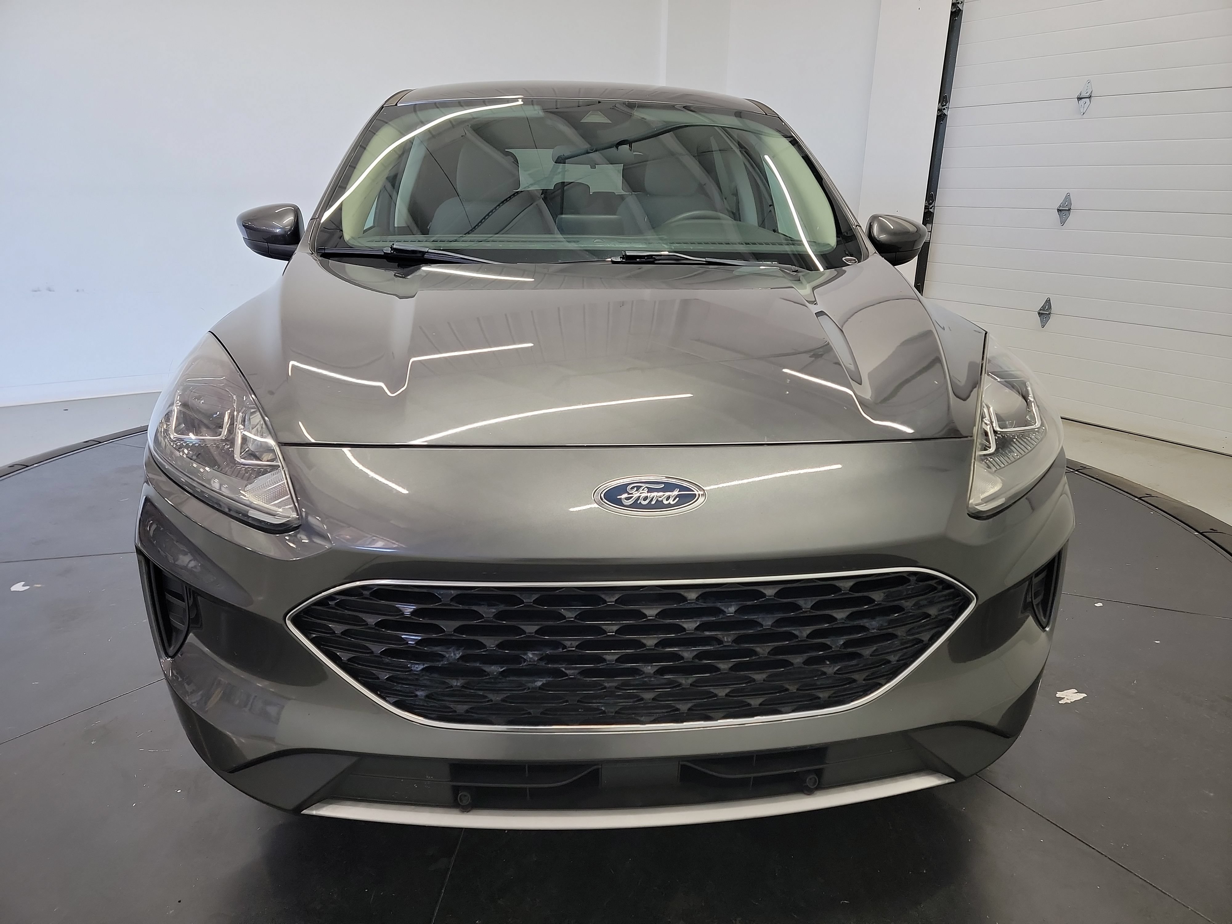 Used 2020 Ford Escape SE AWD/4WD image 2