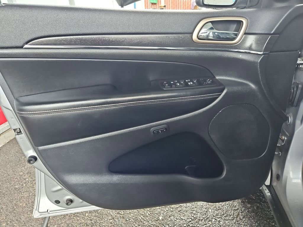 Used 2015 Jeep Grand Cherokee Limited w/ Trailer Tow Group IV image 11