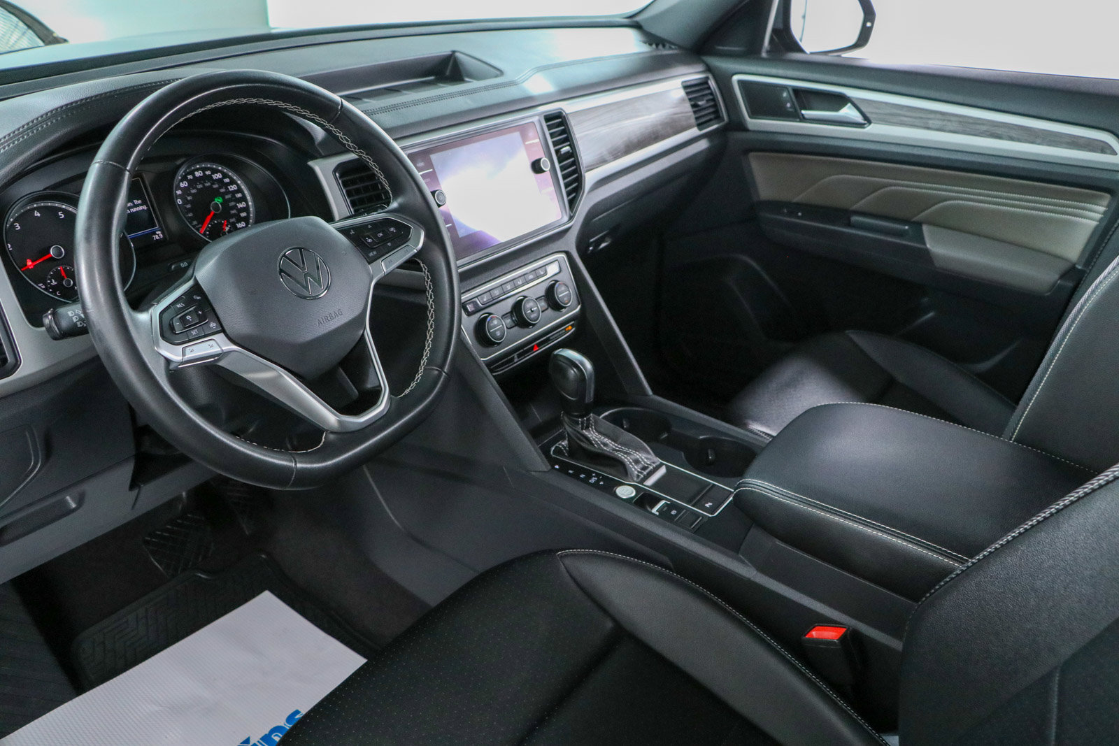 Used 2021 Volkswagen Atlas Cross Sport SE w/ Panoramic Sunroof Package FWD image 24