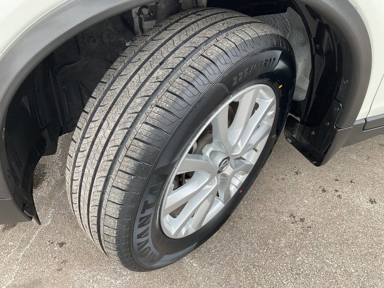 Used 2018 Nissan Rogue SV w/ Premium Package image 45