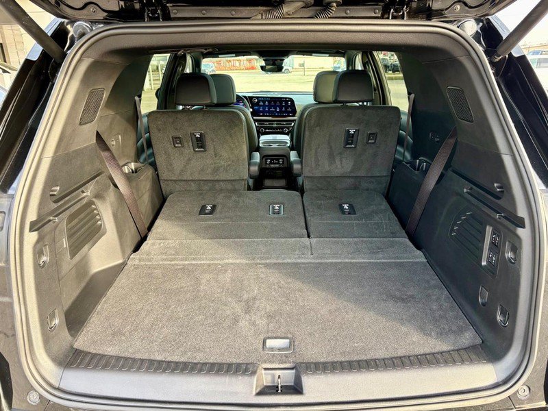 Used 2024 Chevrolet Traverse RS w/ LPO, Floor Liner Package AWD/4WD image 6