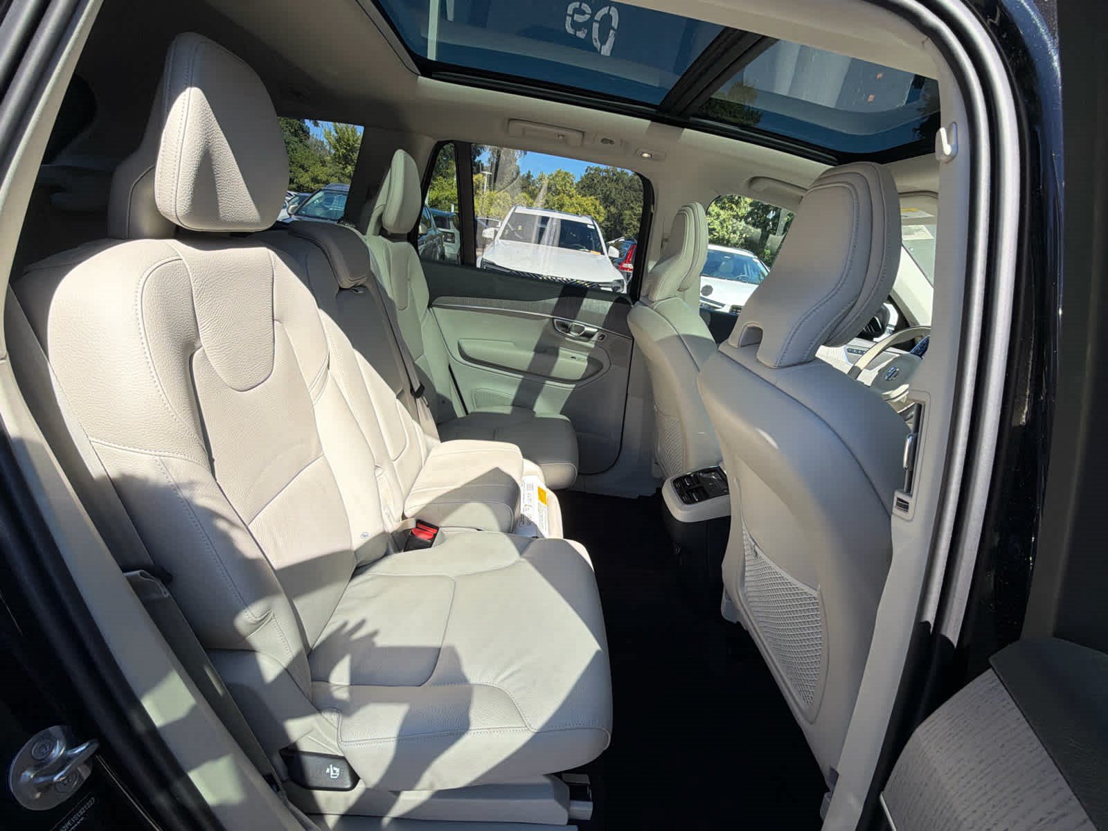 Used 2025 Volvo XC90 B6 Plus AWD/4WD image 21