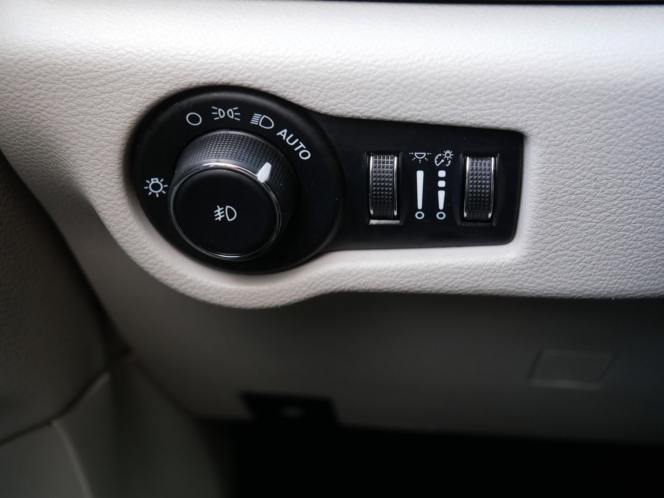 Used 2023 Chrysler Pacifica Touring-L FWD image 26