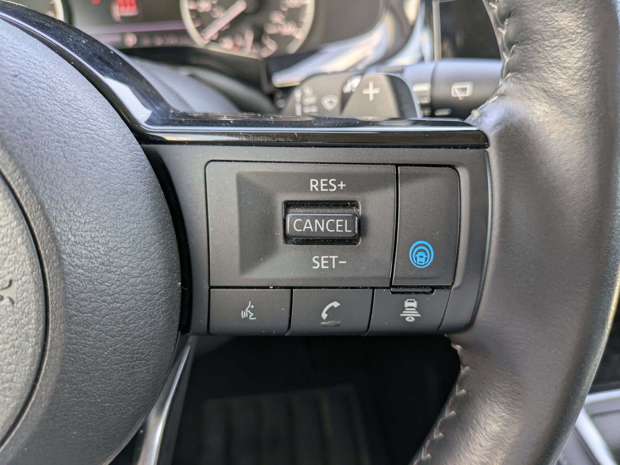 Certified 2025 Nissan Pathfinder SL FWD image 27