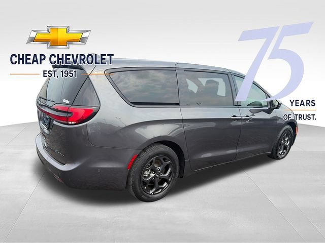 Used 2022 Chrysler Pacifica Touring-L w/ Uconnect Theater Family Group FWD image 5