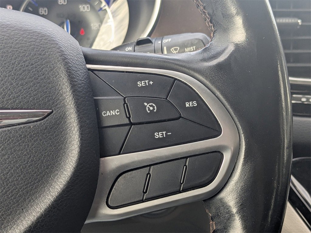 Used 2017 Chrysler Pacifica Touring-L Plus image 32