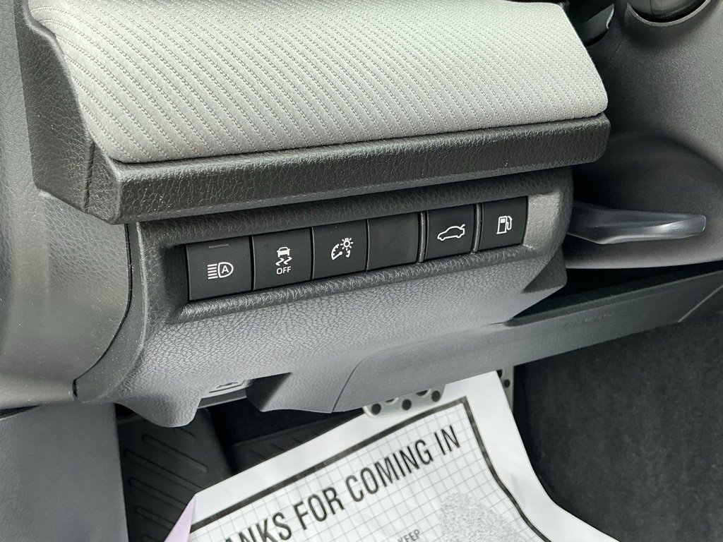 Used 2025 Toyota Camry SE image 31