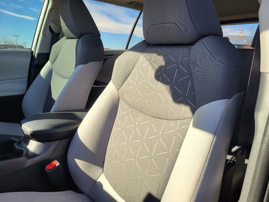 Used 2024 Toyota RAV4 XLE image 15