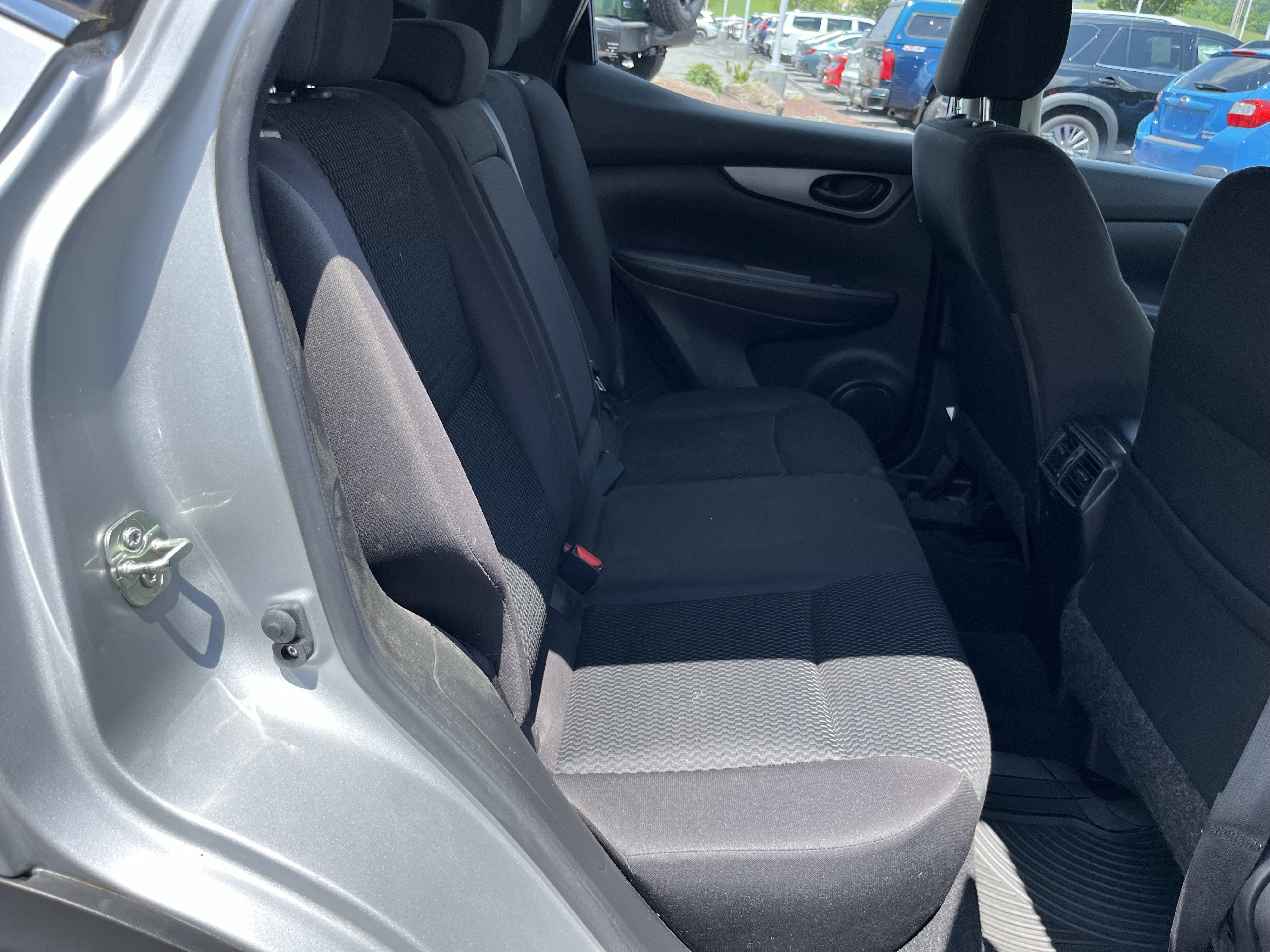 Used 2018 Nissan Rogue Sport S AWD/4WD image 4