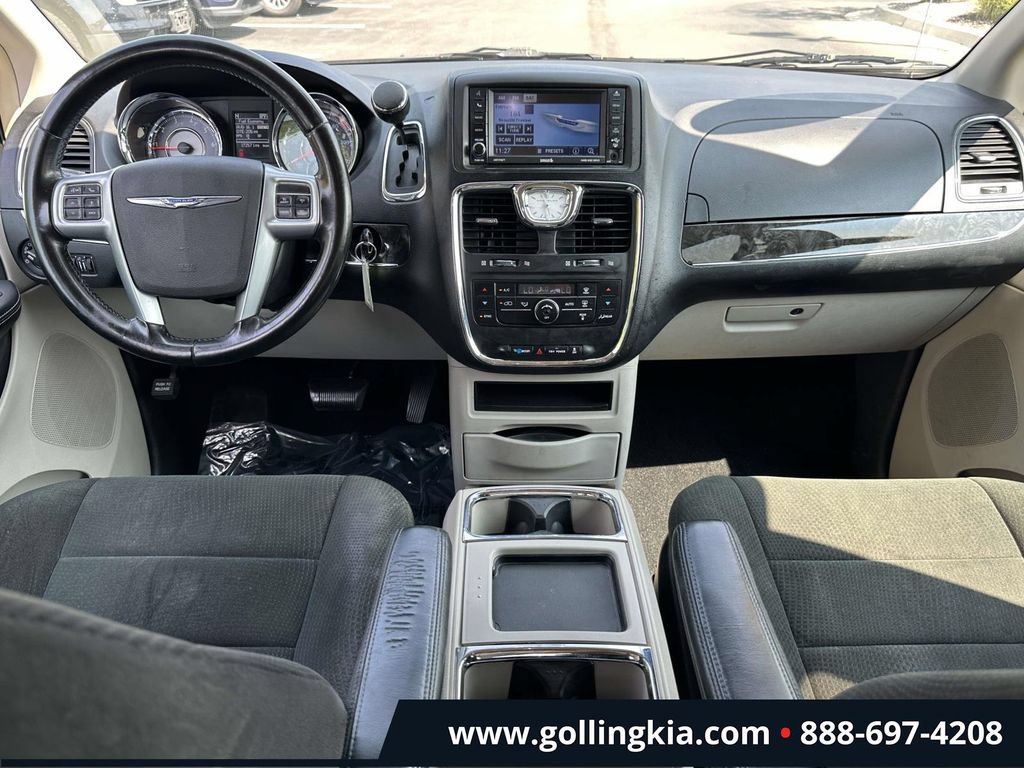 Used 2012 Chrysler Town & Country Touring FWD image 11