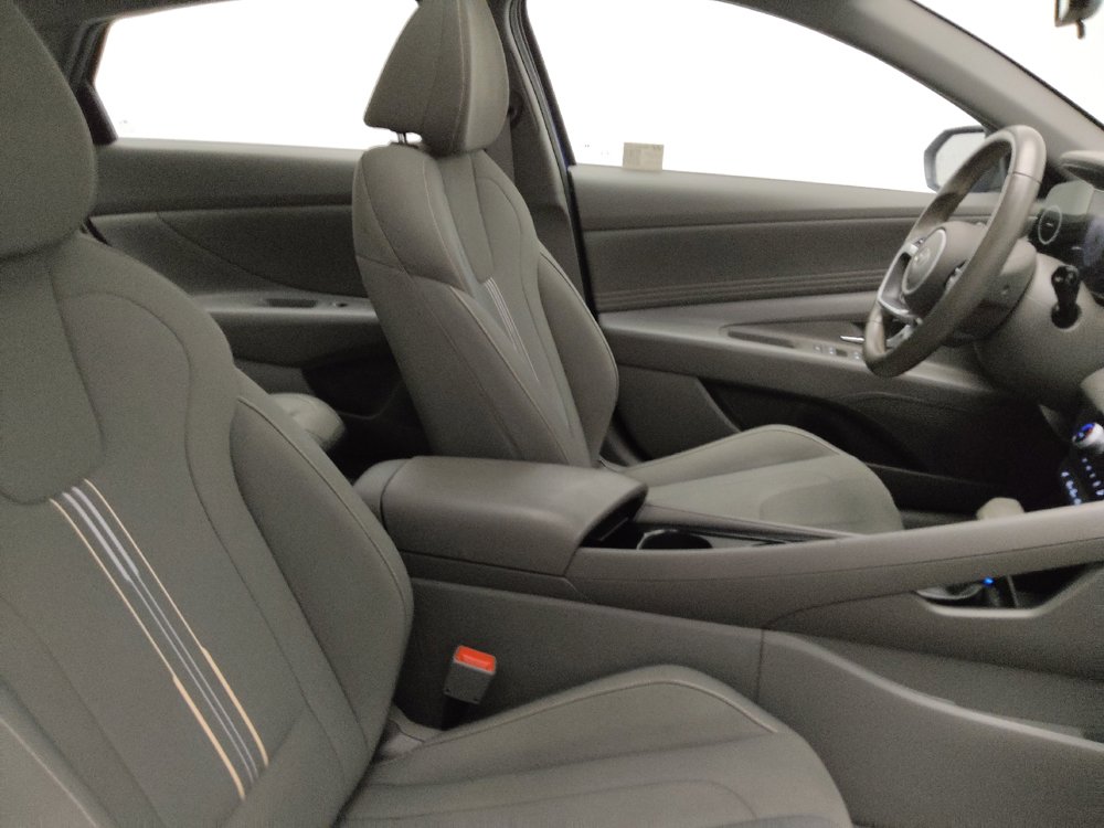 Used 2025 Hyundai Elantra SEL FWD image 21