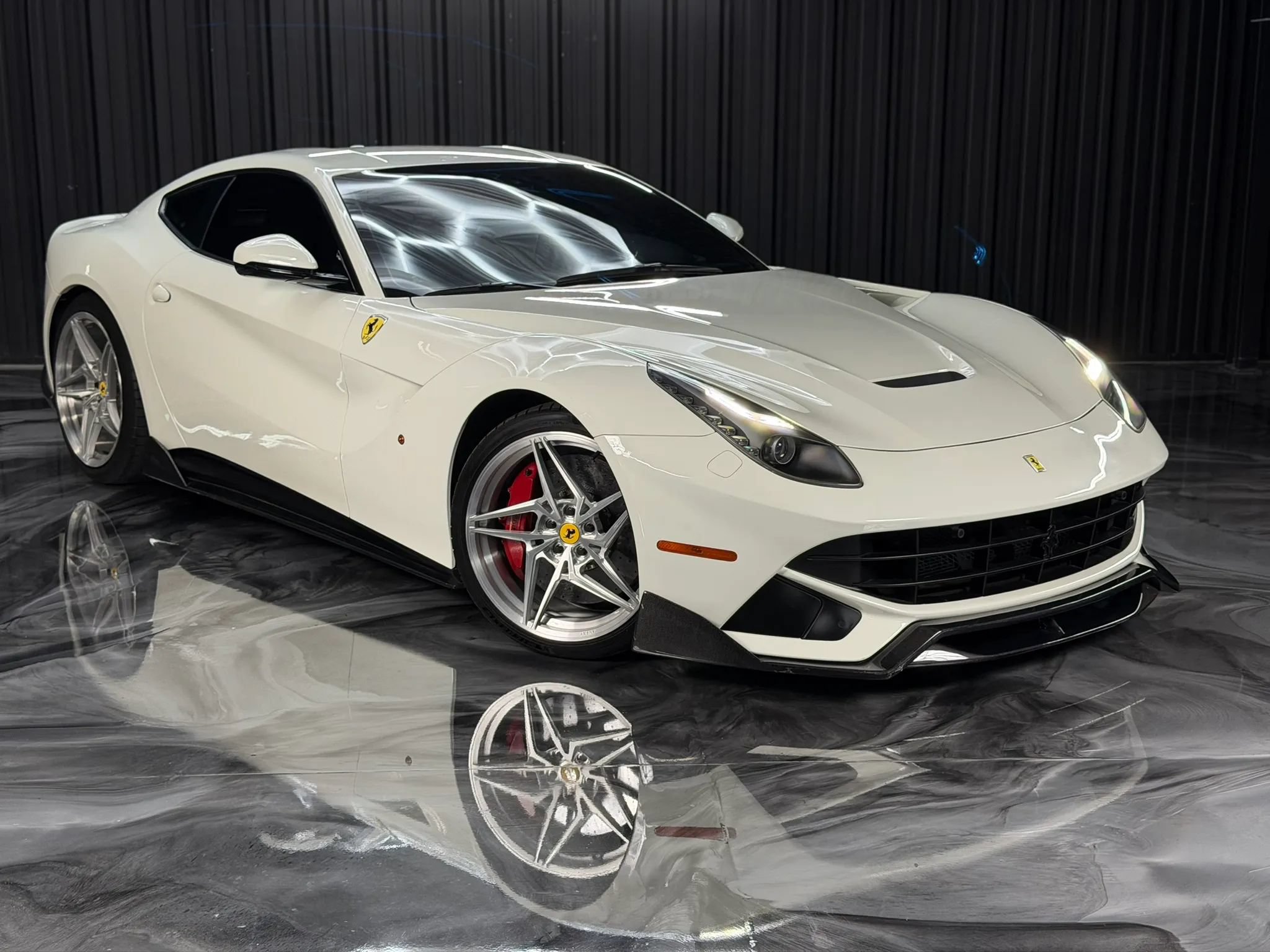 Used 2015 Ferrari F12 Berlinetta RWD image 20