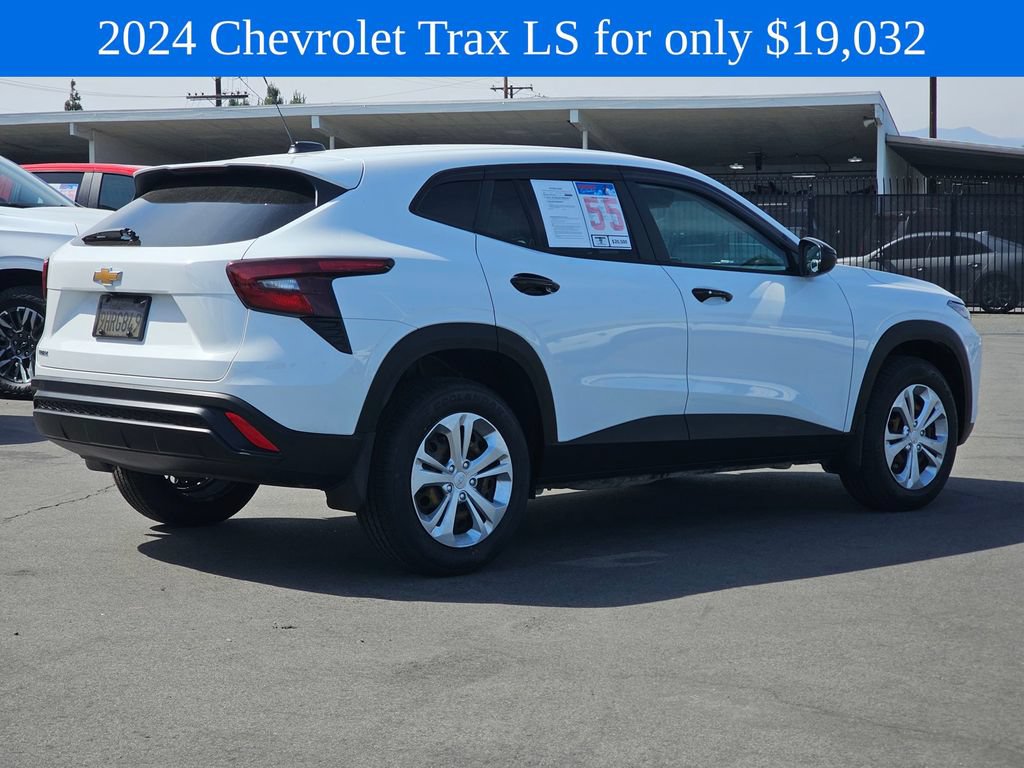 Used 2024 Chevrolet Trax LS FWD image 7