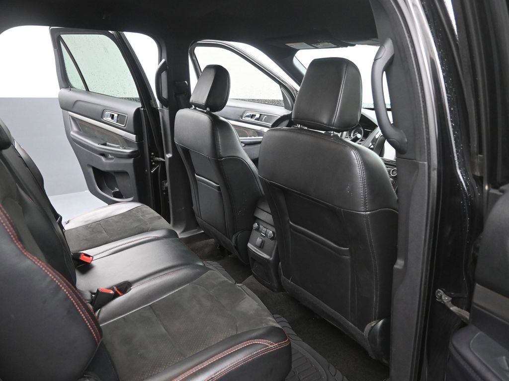 Used 2018 Ford Explorer XLT w/ Equipment Group 202A image 12