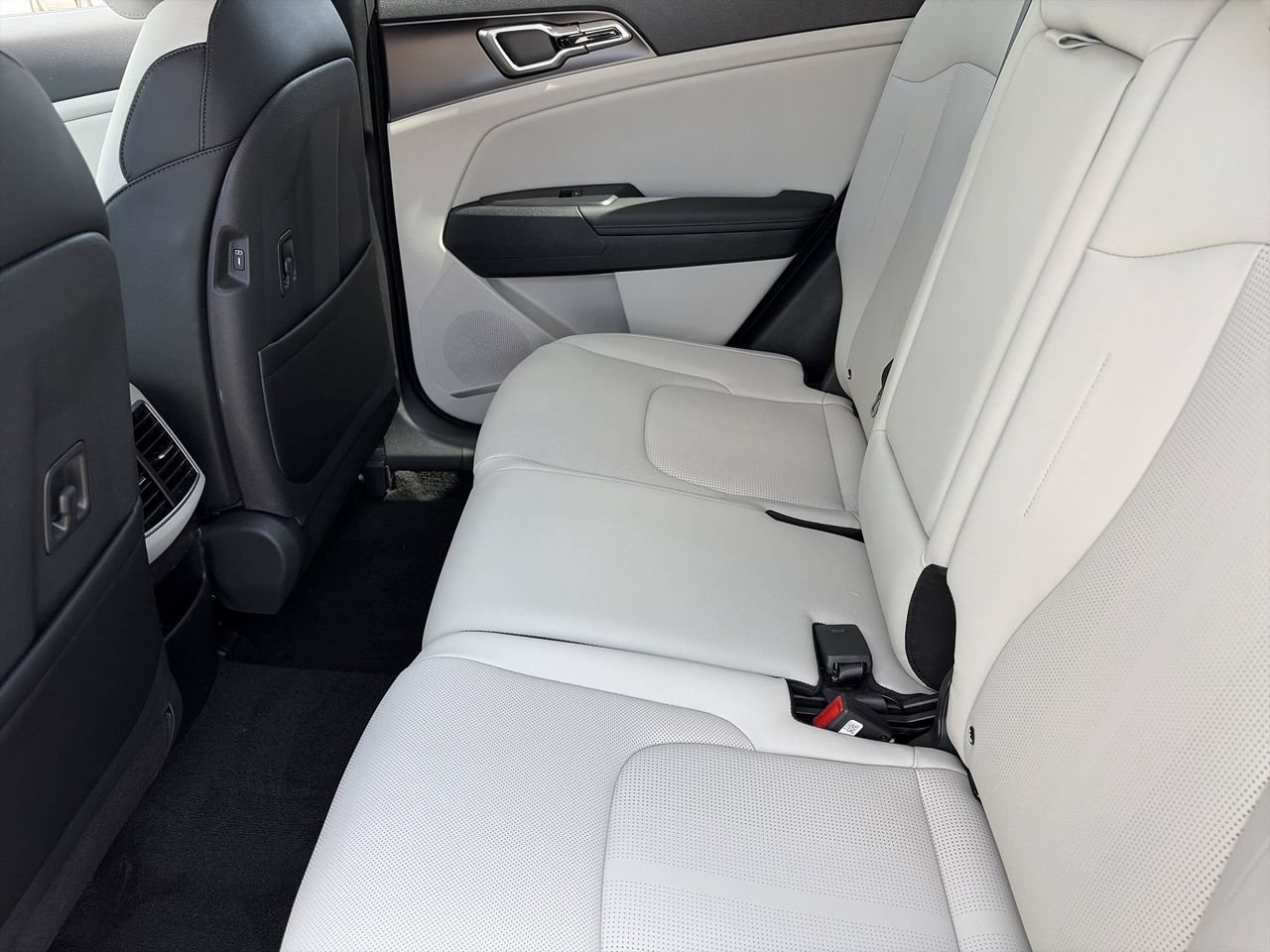 Used 2026 Kia Sportage EX FWD image 17