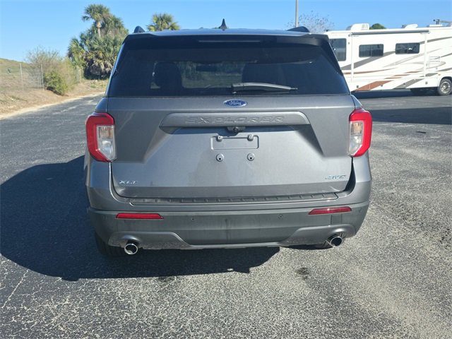 Used 2022 Ford Explorer XLT w/ Equipment Group 202A image 6